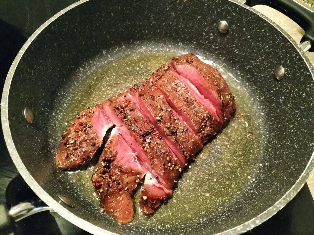 Daino alla glassa di aceto balsamico”, foto di Isabella Villa